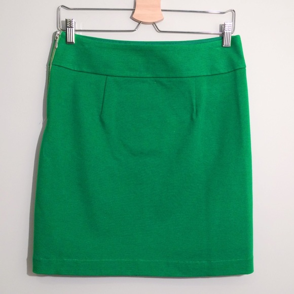 Banana Republic green short skirt - Picture 4 of 12